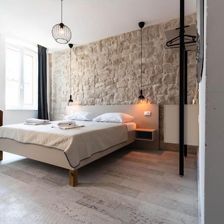 L&B City Center Studios Apartments 普拉 外观 照片