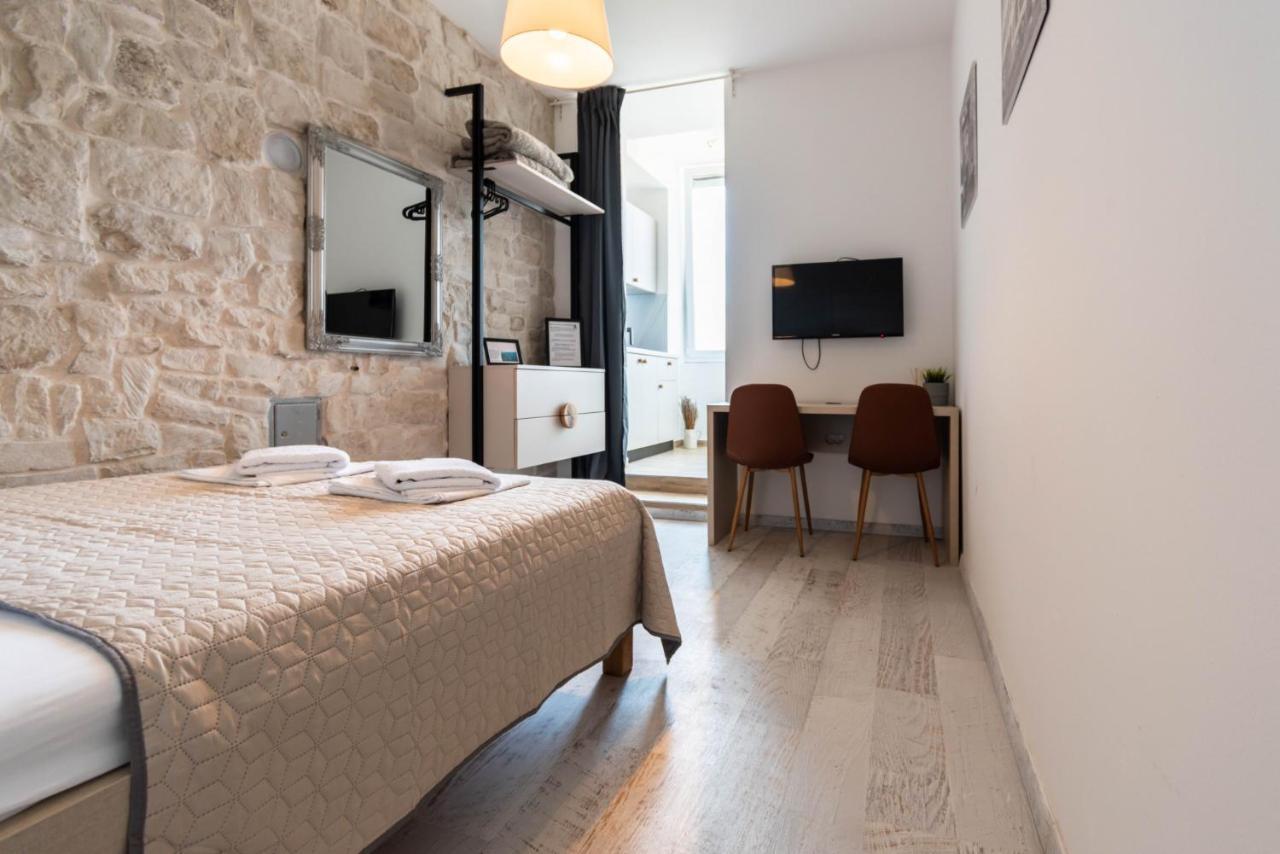 L&B City Center Studios Apartments 普拉 外观 照片