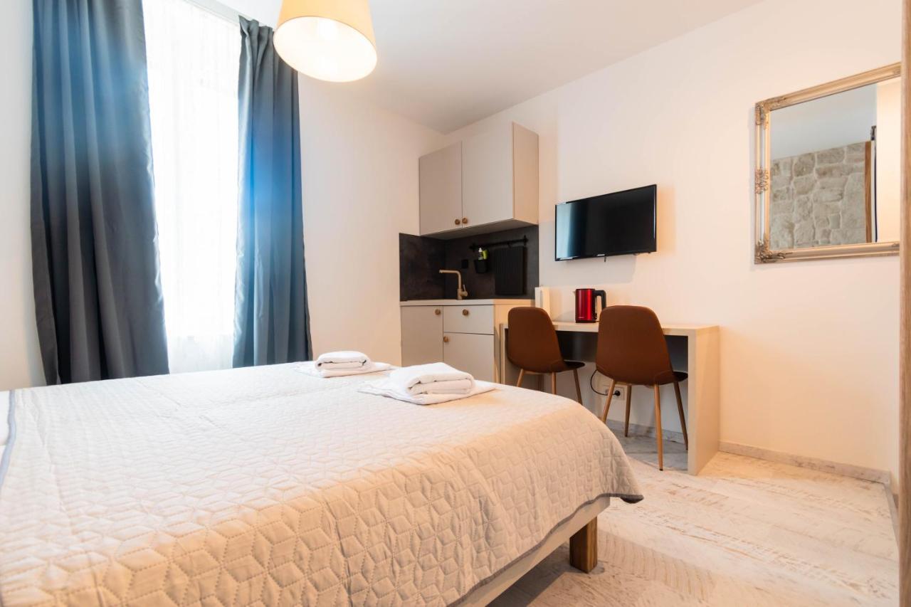 L&B City Center Studios Apartments 普拉 外观 照片