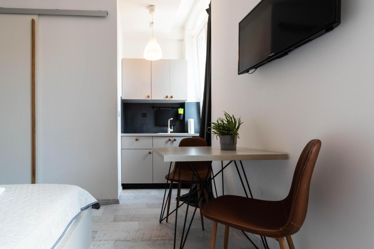 L&B City Center Studios Apartments 普拉 外观 照片