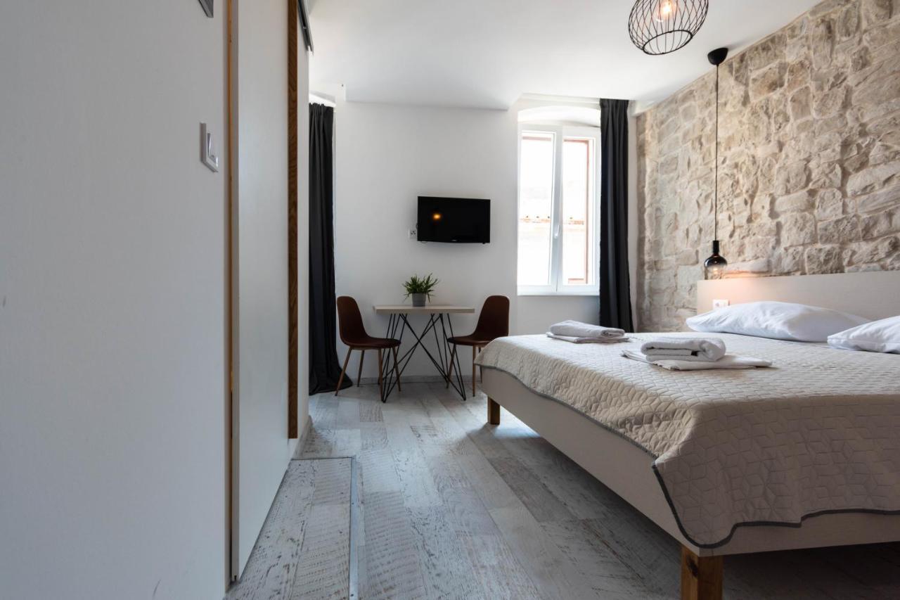 L&B City Center Studios Apartments 普拉 外观 照片