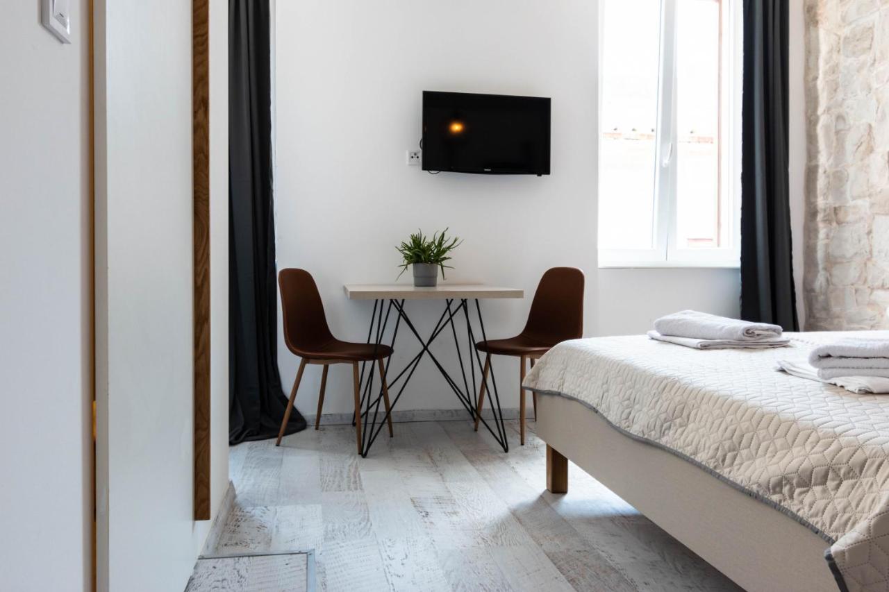 L&B City Center Studios Apartments 普拉 外观 照片