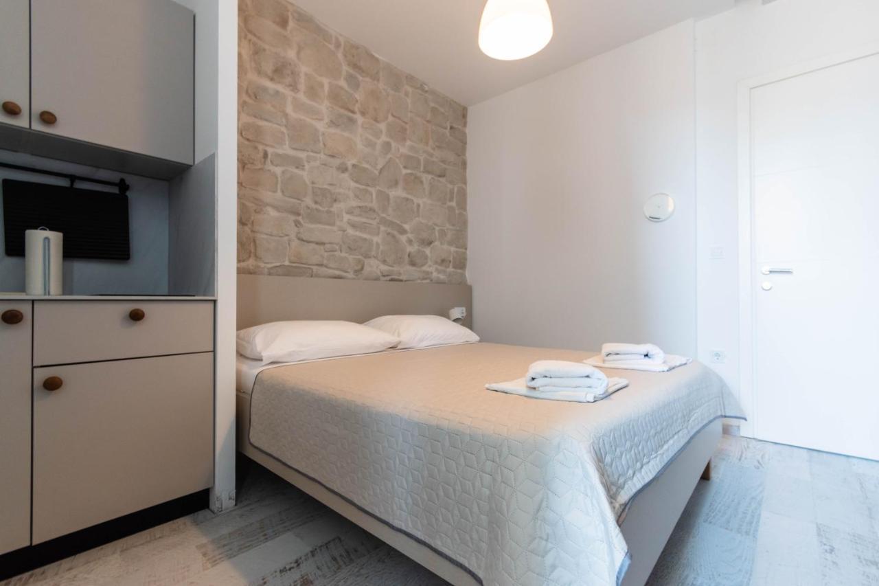 L&B City Center Studios Apartments 普拉 外观 照片