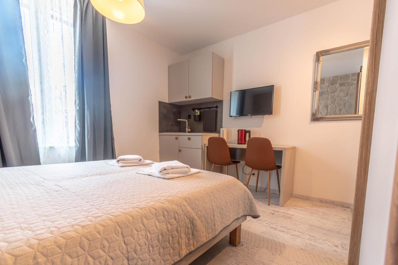 L&B City Center Studios Apartments 普拉 外观 照片