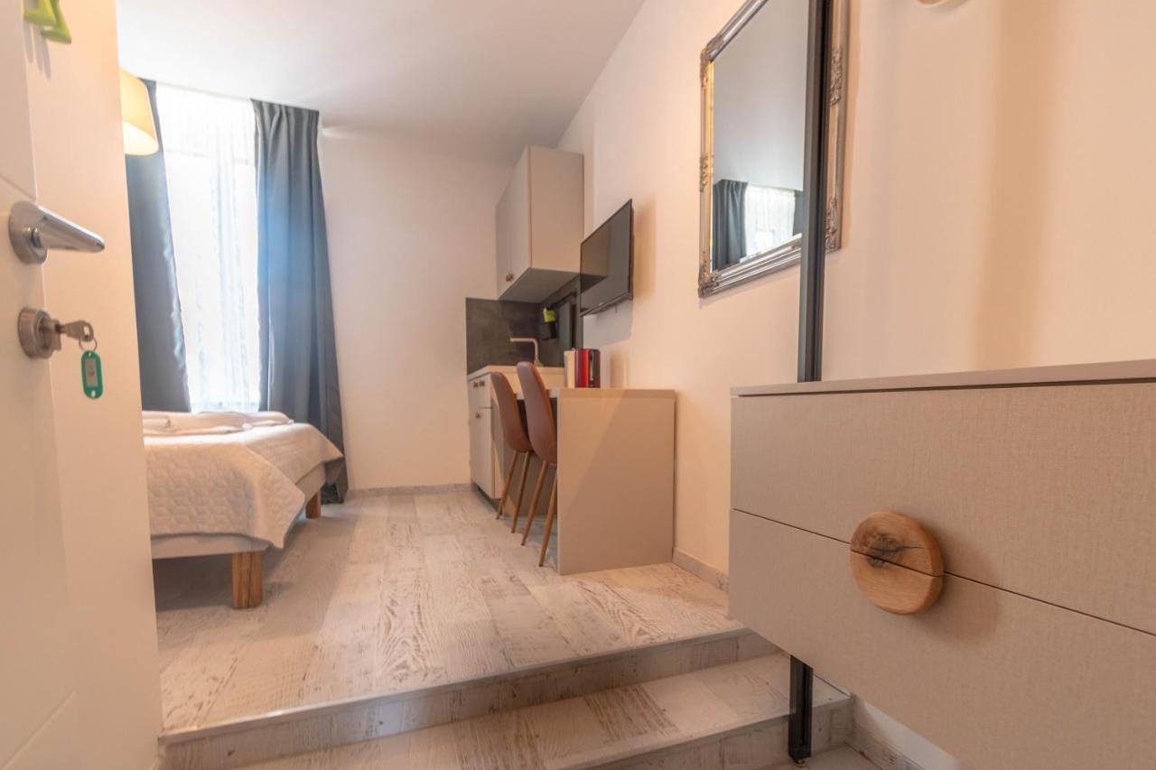L&B City Center Studios Apartments 普拉 外观 照片