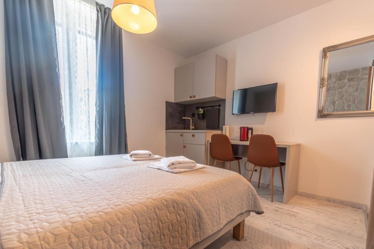 L&B City Center Studios Apartments 普拉 外观 照片