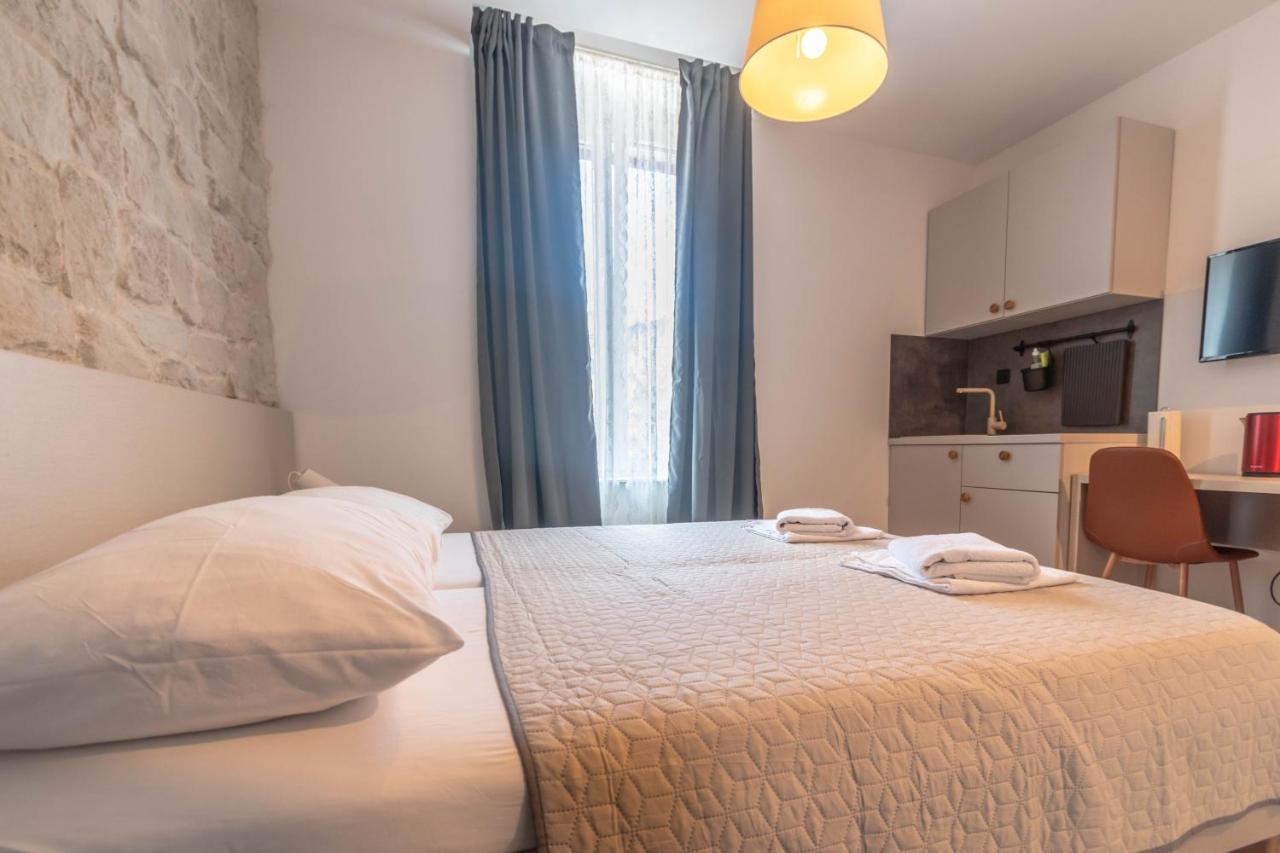 L&B City Center Studios Apartments 普拉 外观 照片